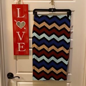 This is a Gorgeous 💙, multi color midi skirt!!!